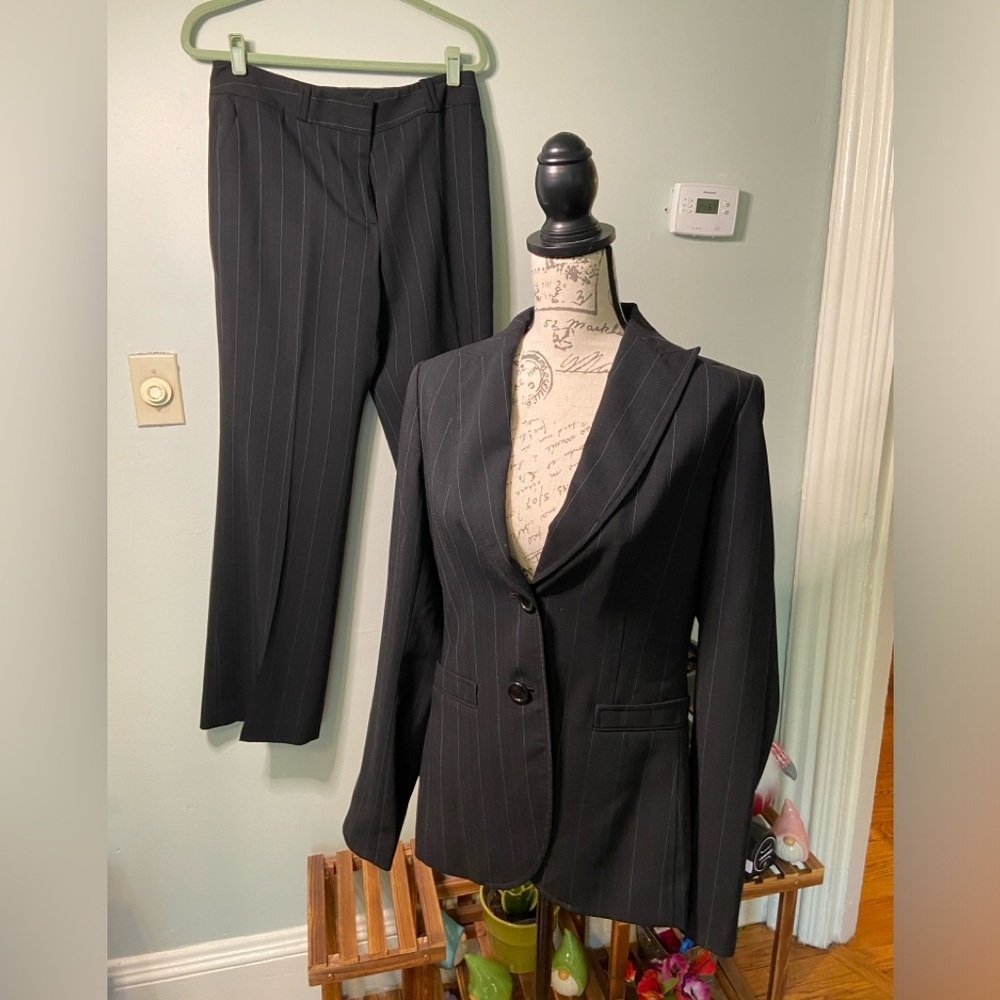 Ann Taylor 2pc. Pinstripe Pant Suit Set, Size 8